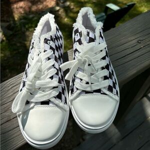 Canvas Low Top Shoes for Women - Fabric Inner, Lace Up Closure, Plain Toe, Casua